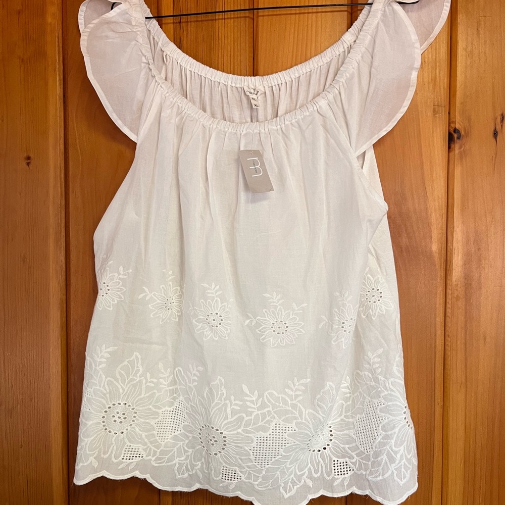 NWT Maurices Womens sz XL Shirts White Cap sleeve Daisy Floral Embroidered Top
